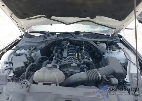 2022 Ford Mustang Ecoboost Premium z USA, uszkodzony, nr VIN 1FATP8UH6N5106301